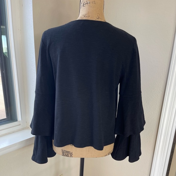 ANTHROPOLOGIE ERI + ALI Tiered Sleeve Top. M - Picture 3 of 5